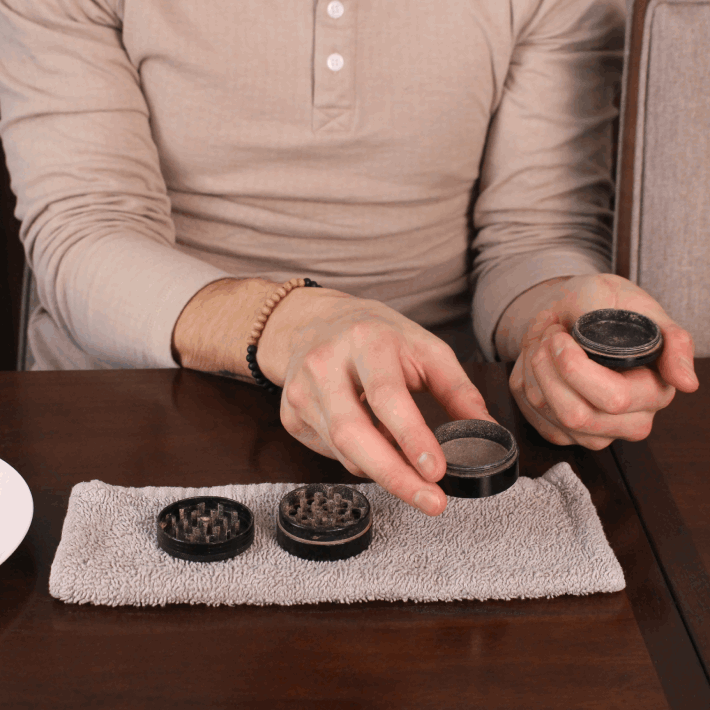 How to clean your grinder (5 steps with photos) CBD Oracle