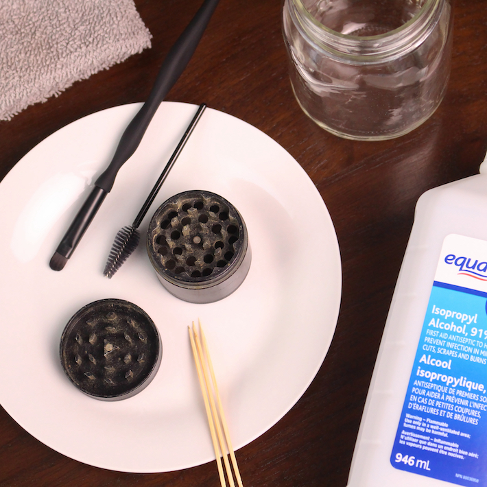 How to clean your grinder (5 steps with photos) CBD Oracle