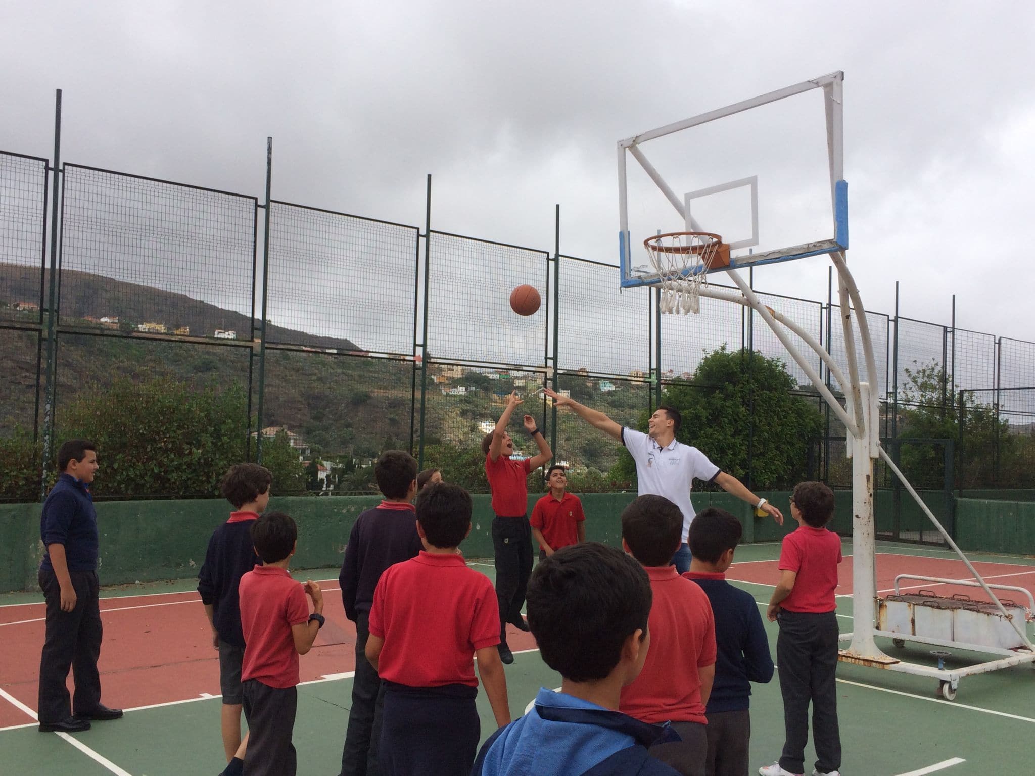 Albert Oliver y Kyle Kuric de visita por el Atlantic School Garoé