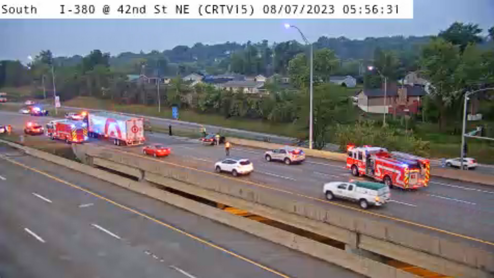 Multicar crash blocking lanes of I380 South in northeast Cedar Rapids