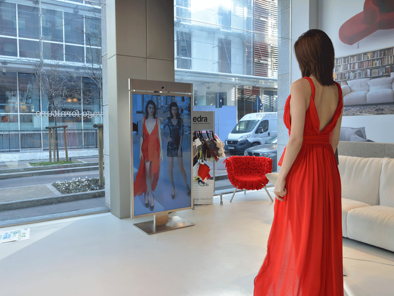 How "smart mirrors" are boosting clothing sales CBS News