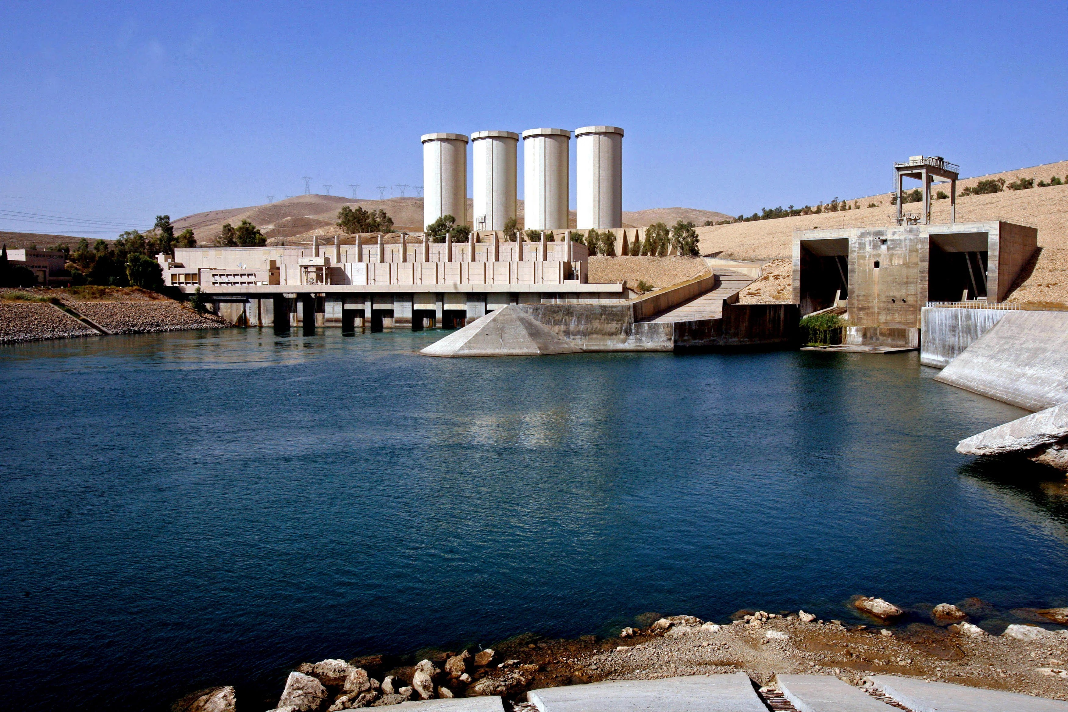 Fears grow about Mosul Dam catastrophe CBS News