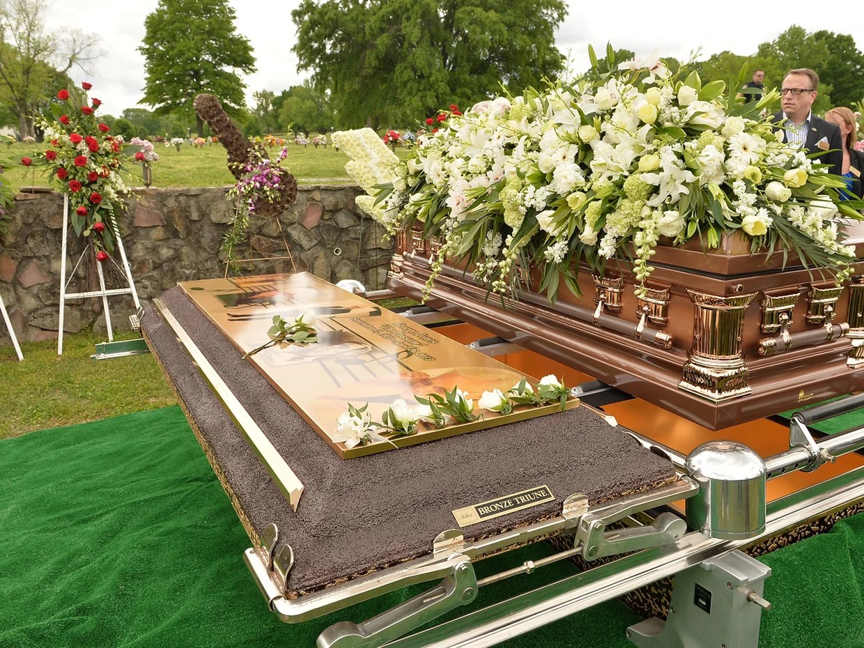 Jones memorial CBS News(03)