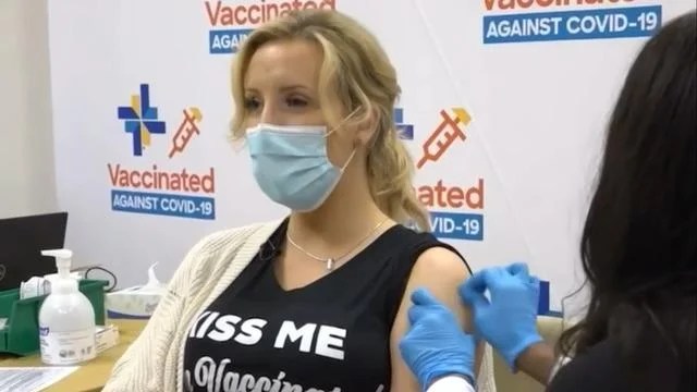 Distracted nurse gives woman 6 doses of COVID vaccine in one shot