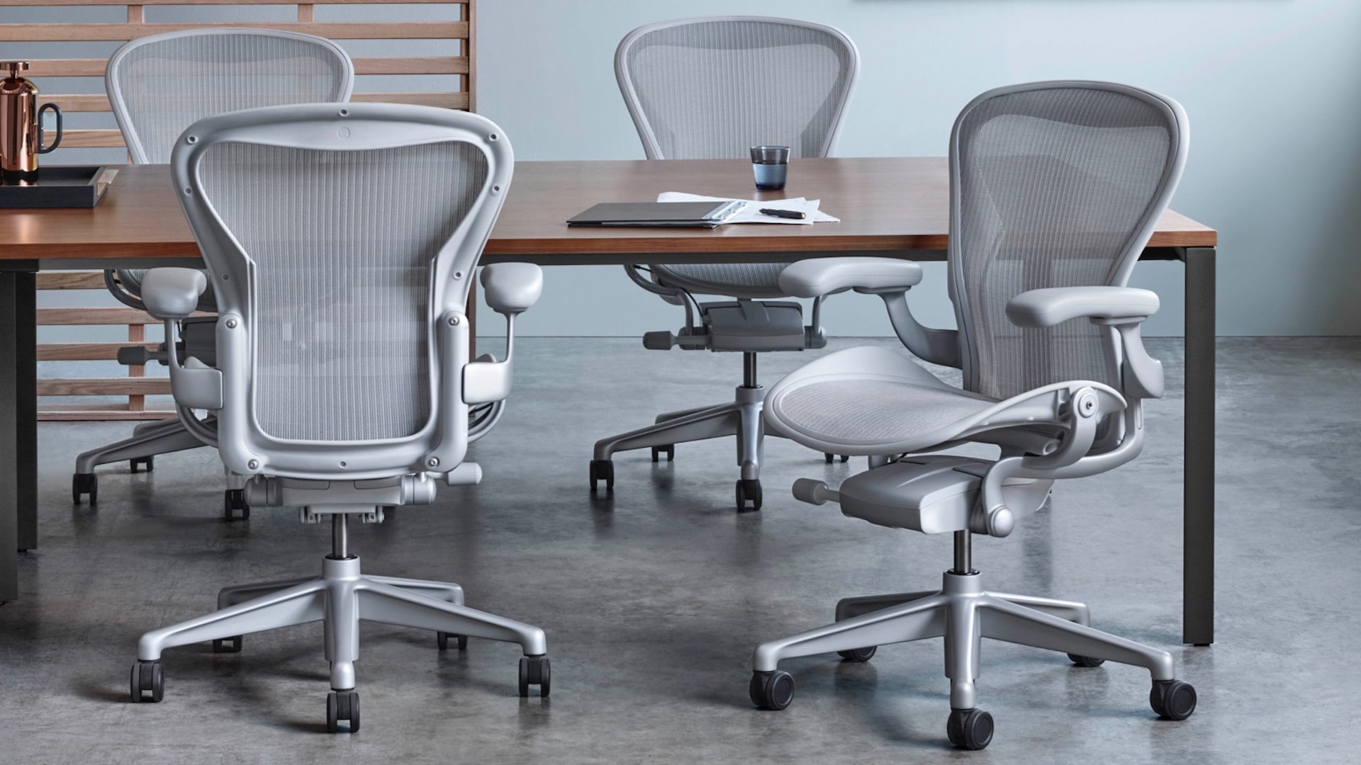 Ikony světa kancelářského nábytku Herman Miller a Knoll se spojily