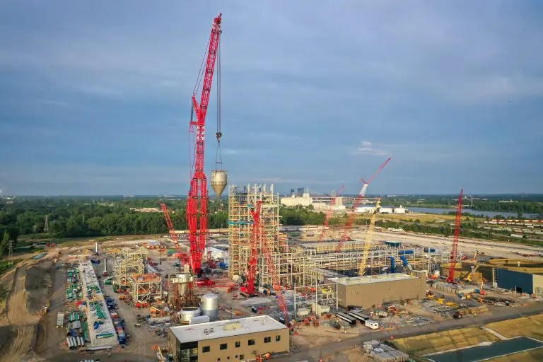 800 Million Plant Construction Begins Dozens of Pieces of Equipment