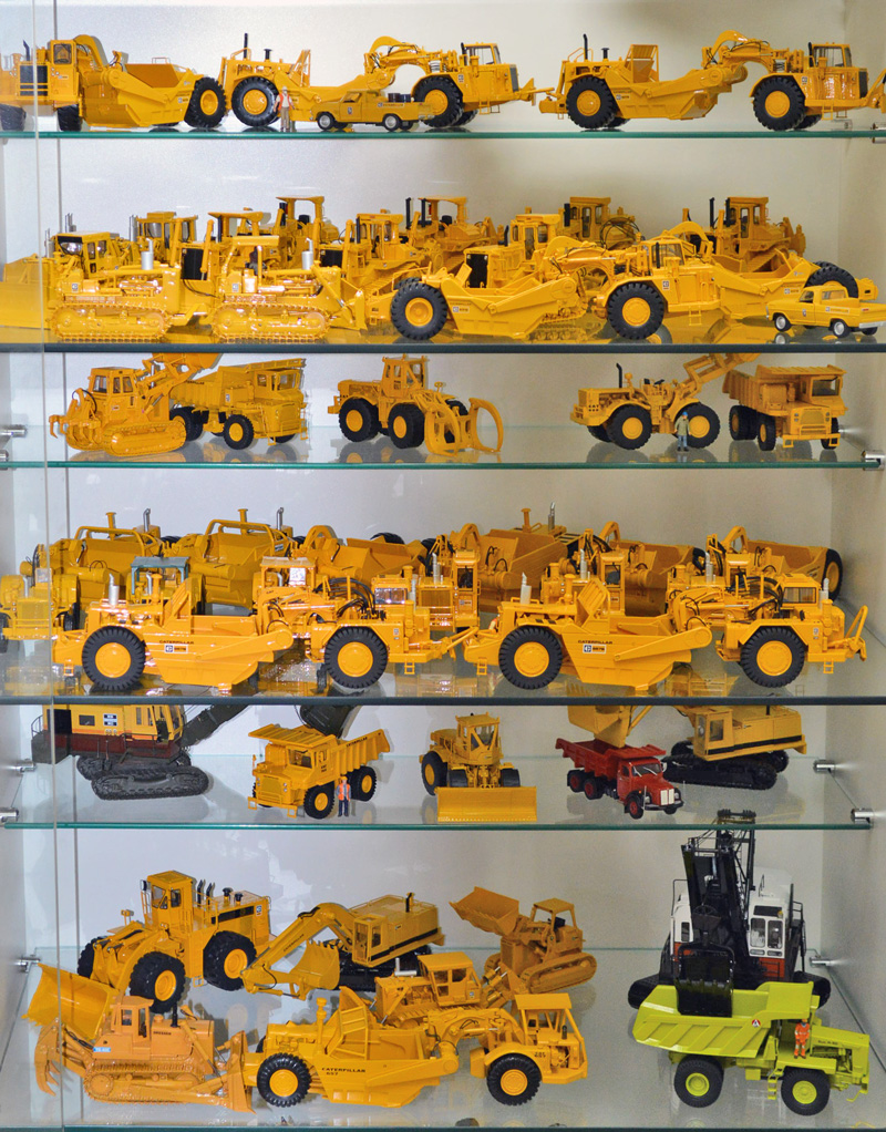 Collector Showcase Felipe de Moraes Russo Classic Construction Models