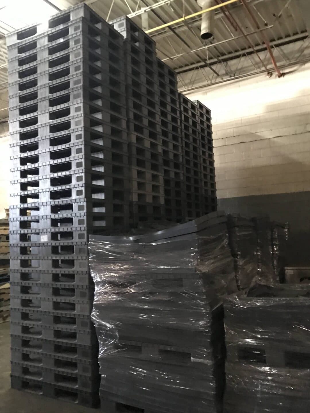 Lot of Polypropylene Pallet Sleeve Pack Bulk Container Lids and Pallets