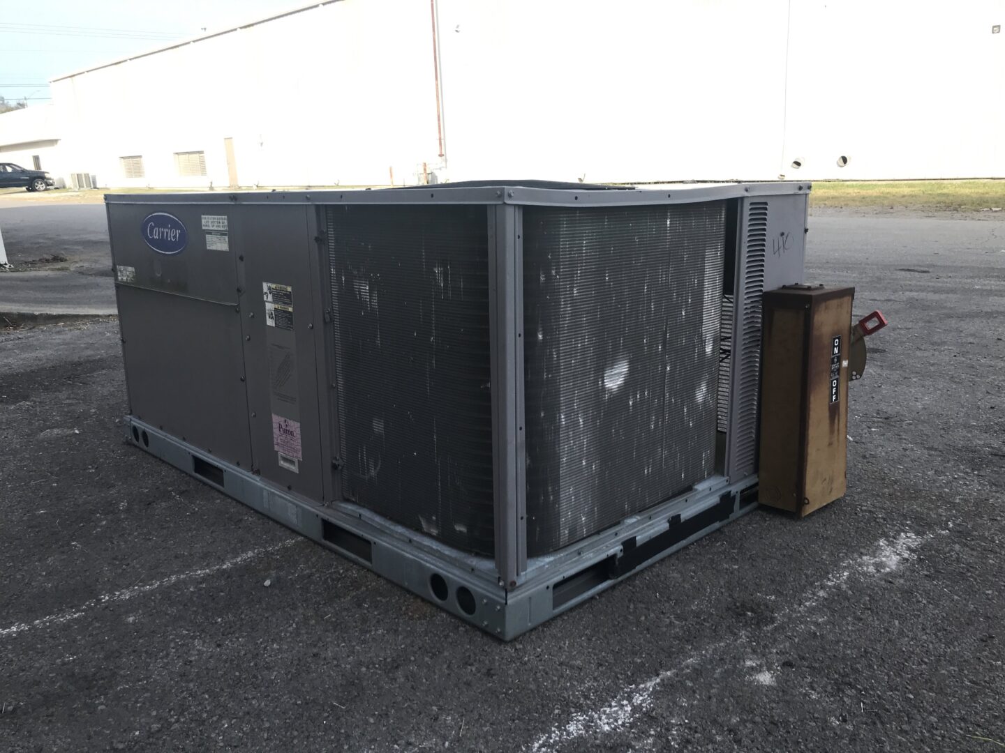 Carrier Corp. 5 Ton AC Unit 50TCA06A2A6A0A0A0 CCR16806 CCR