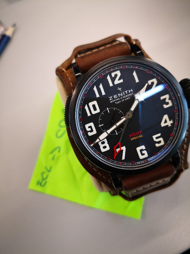 Coin des Affaires Zenith type 20 Gmt édition baron rouge