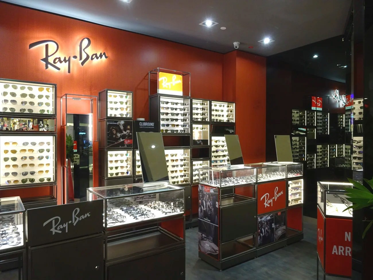 First RayBan Store CDI World CDI World