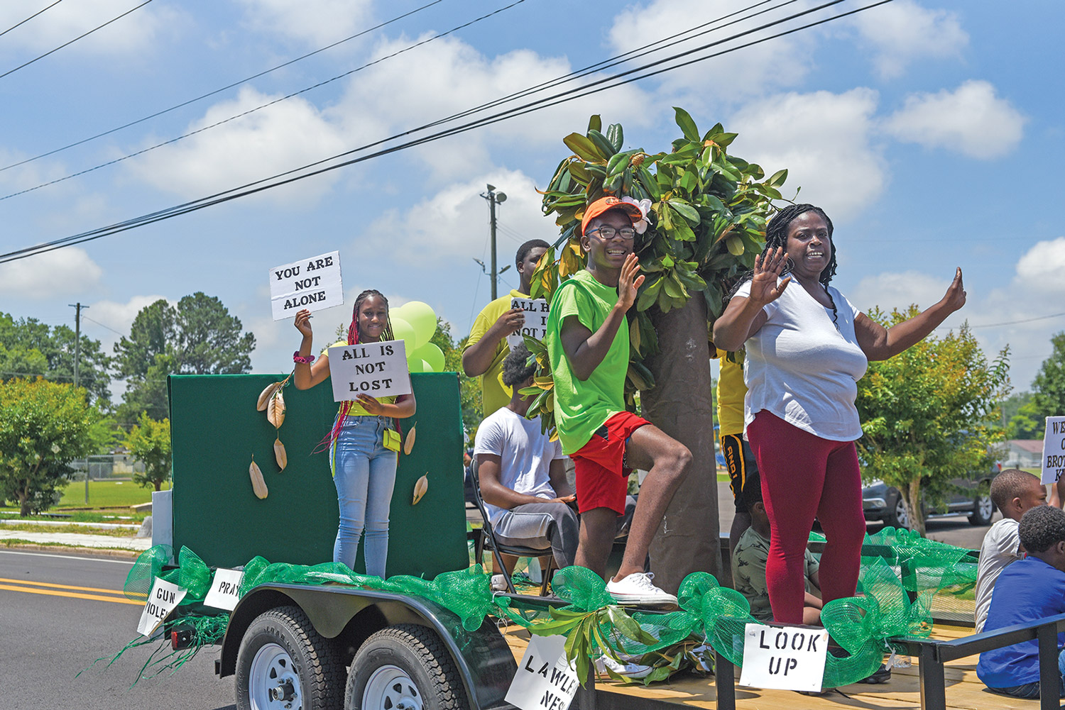 Photo Community parade The Dispatch