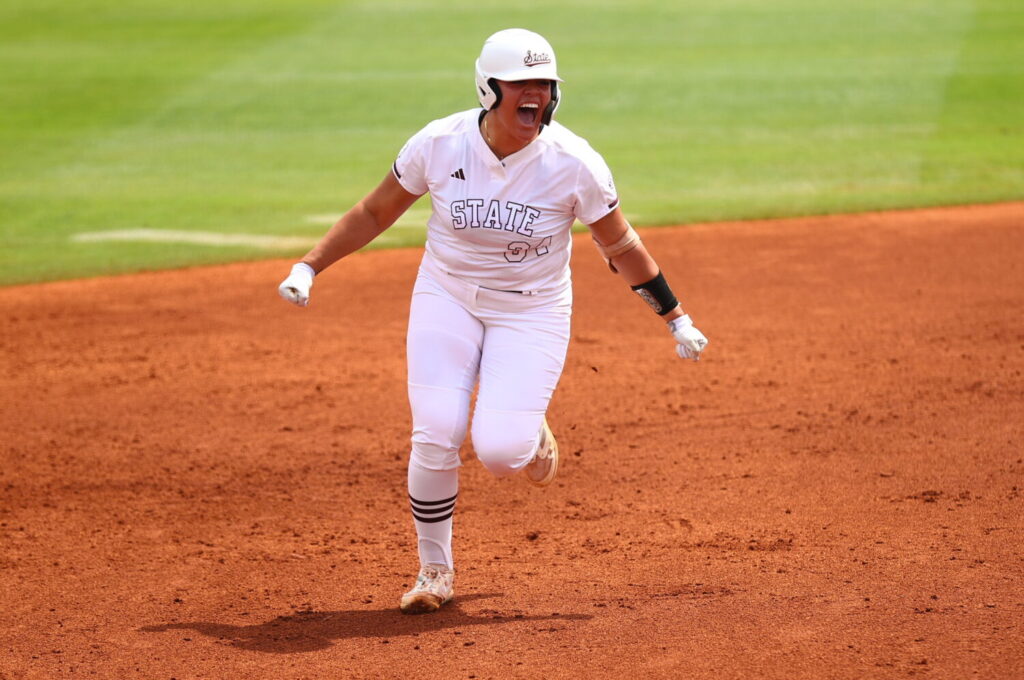 Softball Wesley spins another gem, Mississippi State takes series