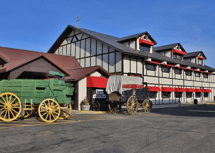 Idaho truck stop continues beloved Thanksgiving tradition to thank truckers