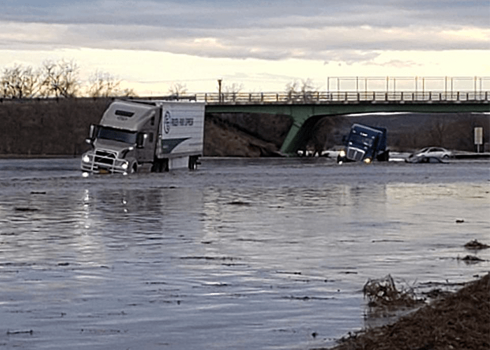 'Expect lengthy closures' on Oregon interstate for flooding