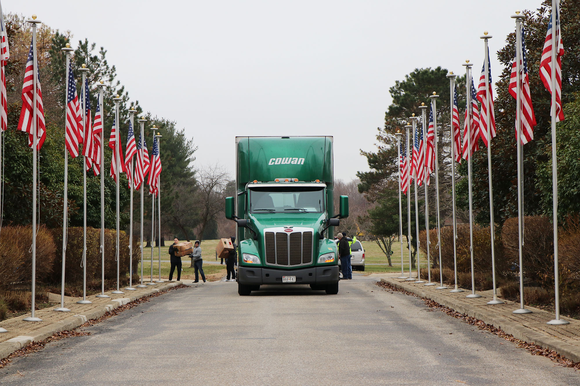Trucking Company Partners With Wreaths Across America To Deliver Honor To Fallen Military Veterans