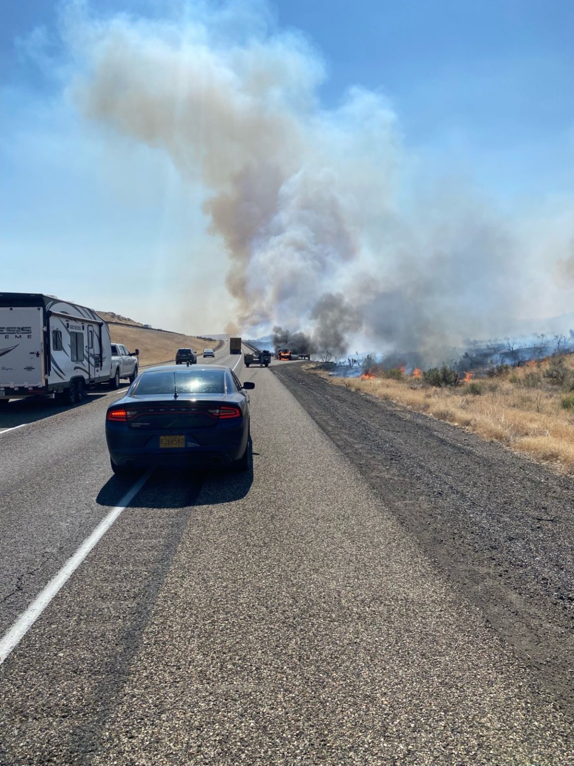 Wildfire closes both directions of I84 in eastern Oregon