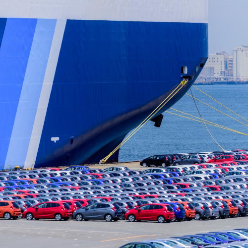 Reasons you should hire a car transporter to ship your vehicle
