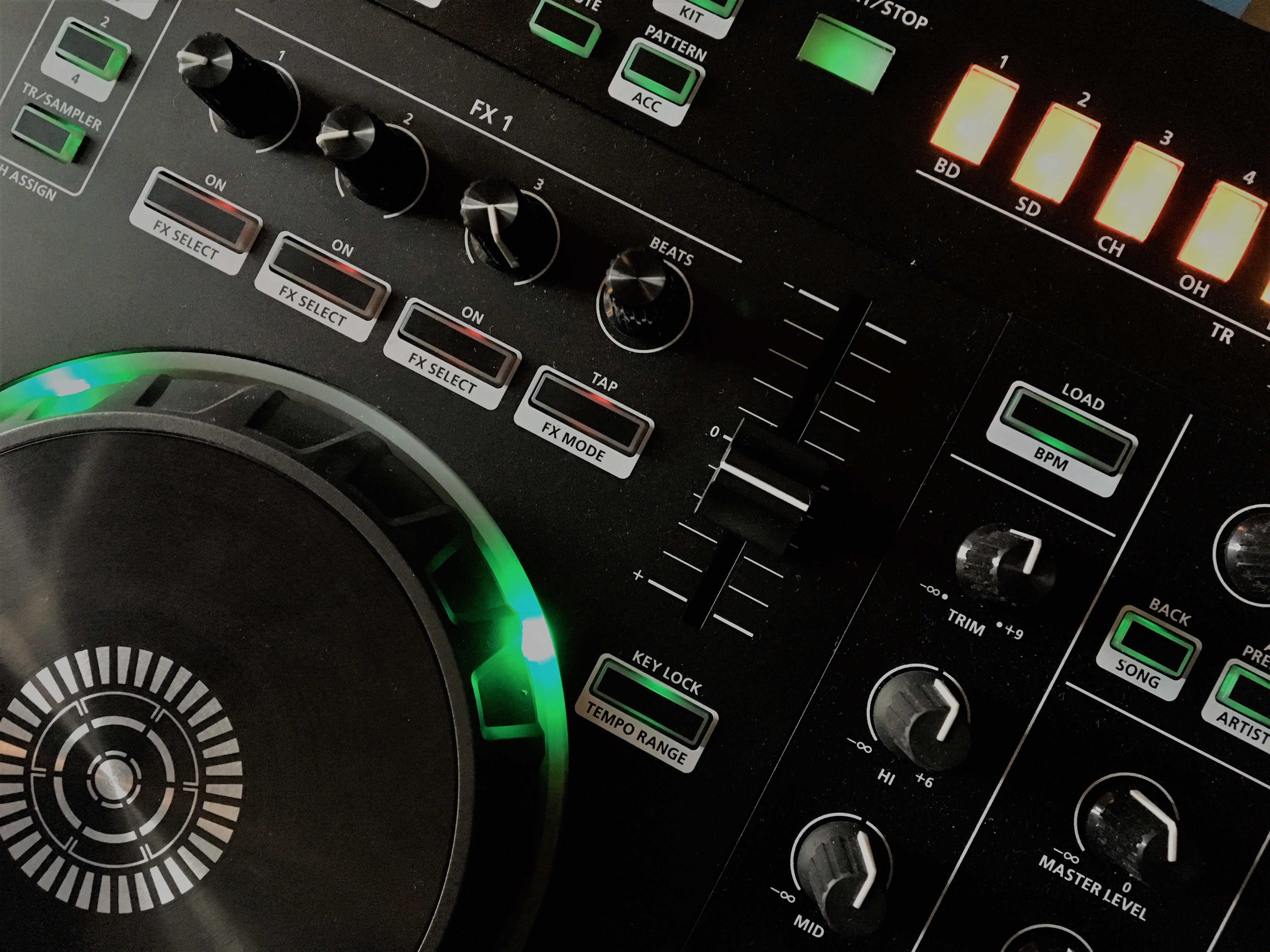 Roland quietly made their DJ controllers into livehybrid machines