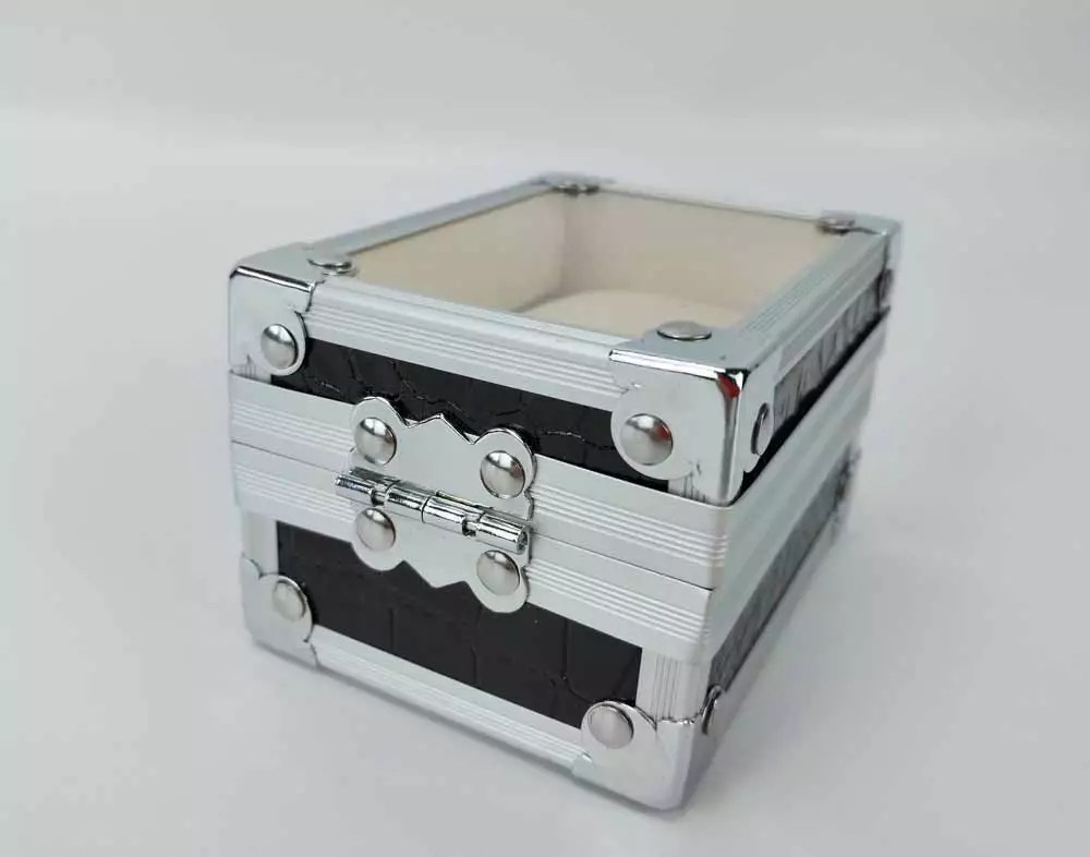 Small Watch Case One Pillow Aluminum Display Watch Case Supplier