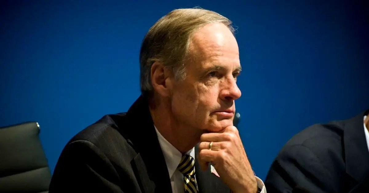 Senator Tom Carper Bio and Wiki