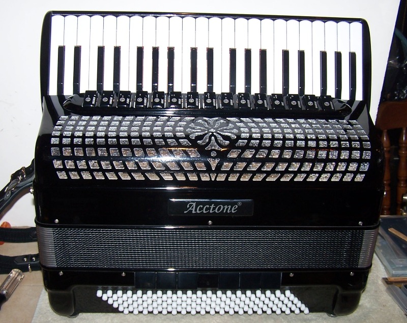 Buy or Sell Accordion Buyer