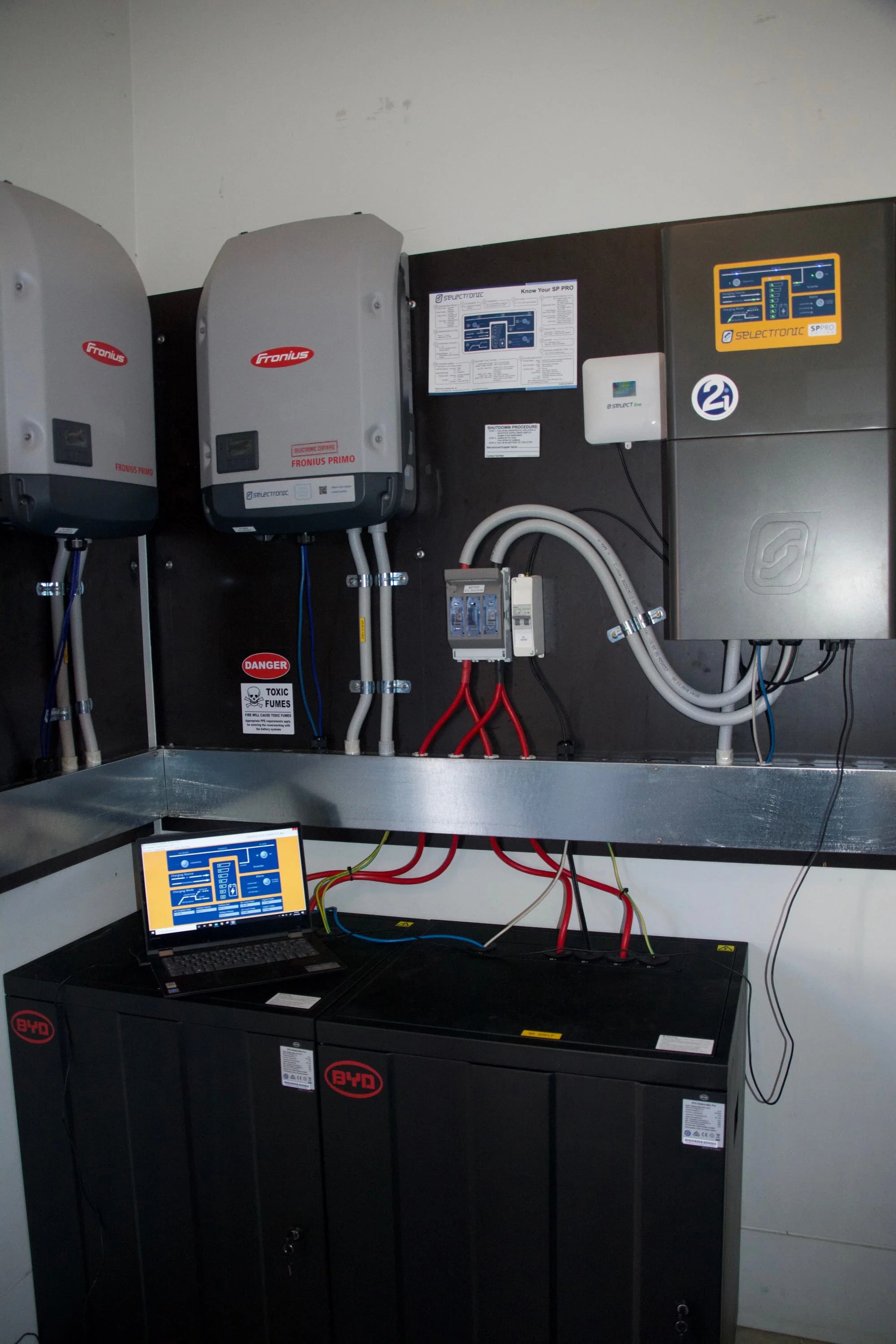 3 Phase Large Home Hybrid System 24/7 Solar & Battery