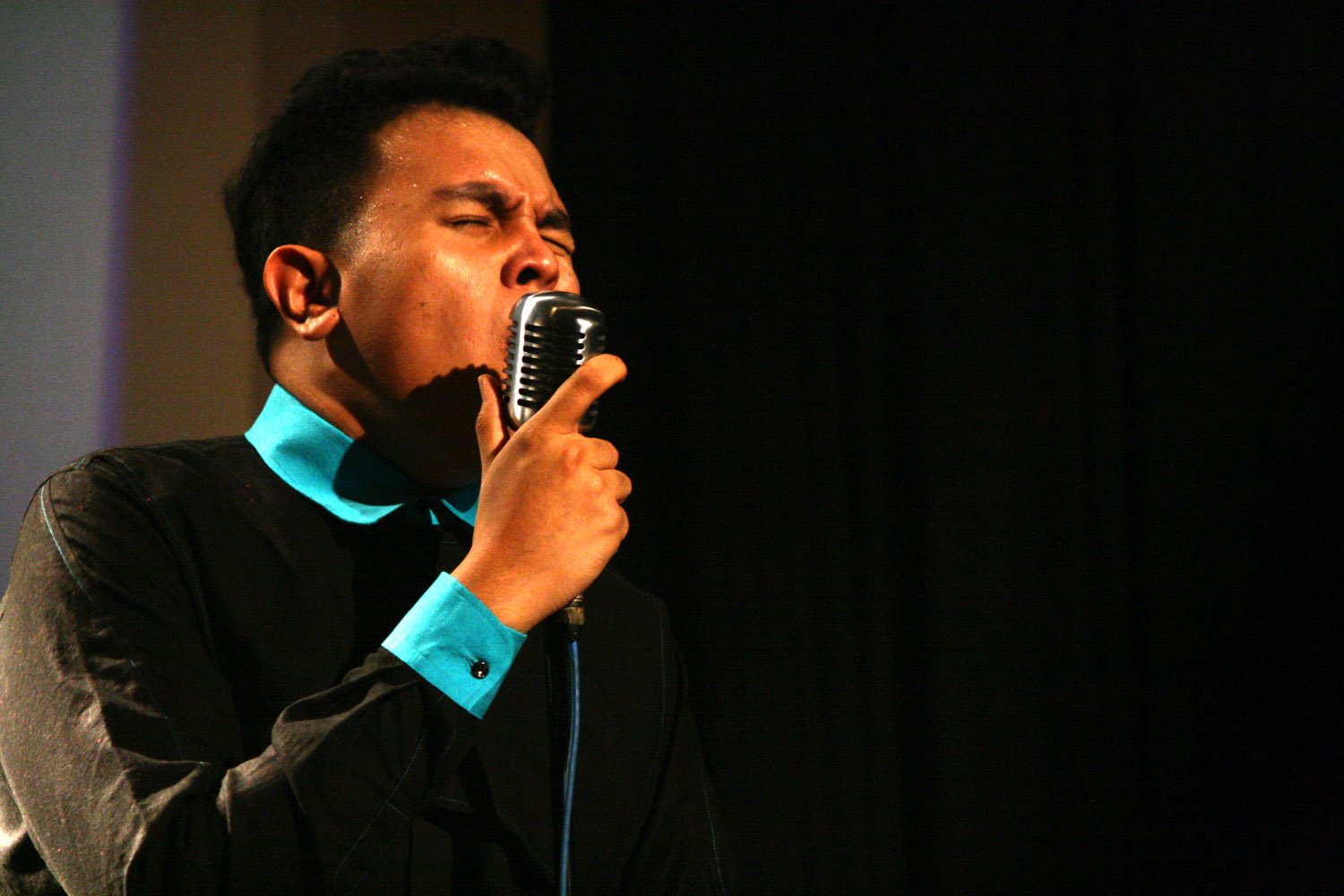 7 Lagu yang Liriknya Terkesan Romantis, Tapi Kenyataannya Justru Bikin