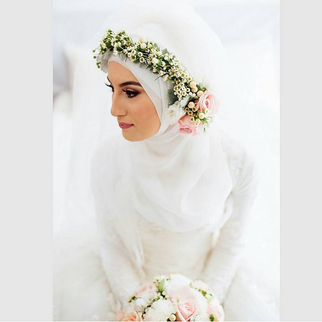 Hijab atau Rambut Mahkota Kepalamu Akan Terlihat Menawan dengan 12