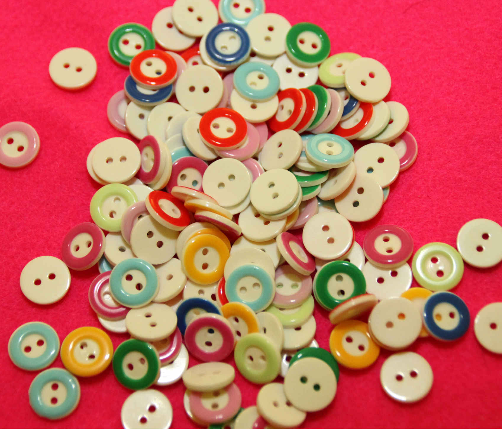 15 Kancing Baju Ini Akan Buat Baju Polosmu Jadi Makin Asyik untuk Dikenakan