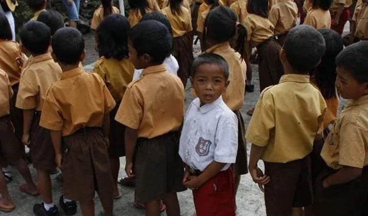 Salah Seragam Adalah Kekeliruan yang Lumrah bagi Anak Sekolah. Semua Pasti  Pernah Mengalami