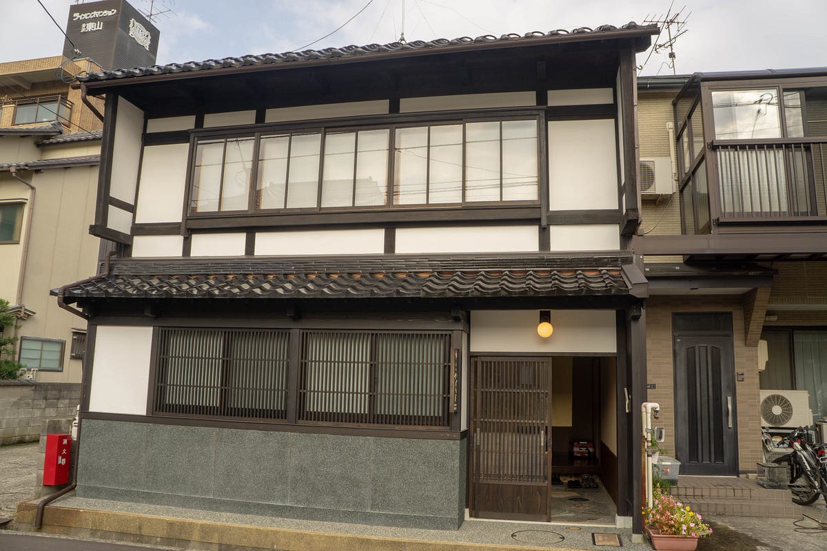 総勢7人で金沢の町屋に宿泊 makisanch Medium