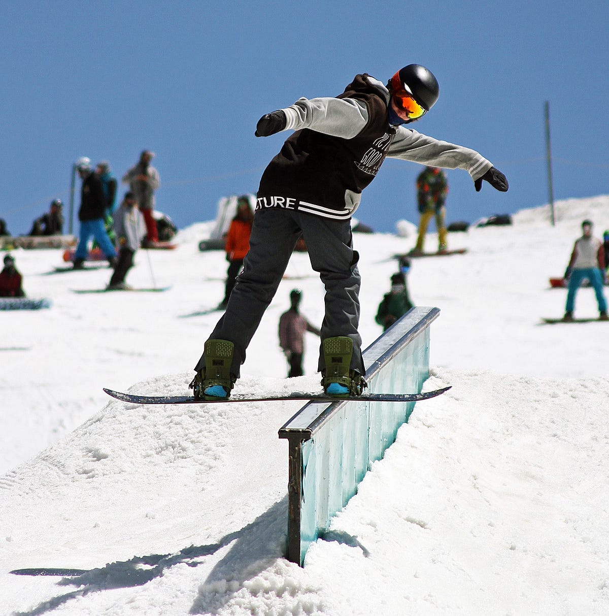 The keys to dialling a Frontside Boardslide on a snowboard