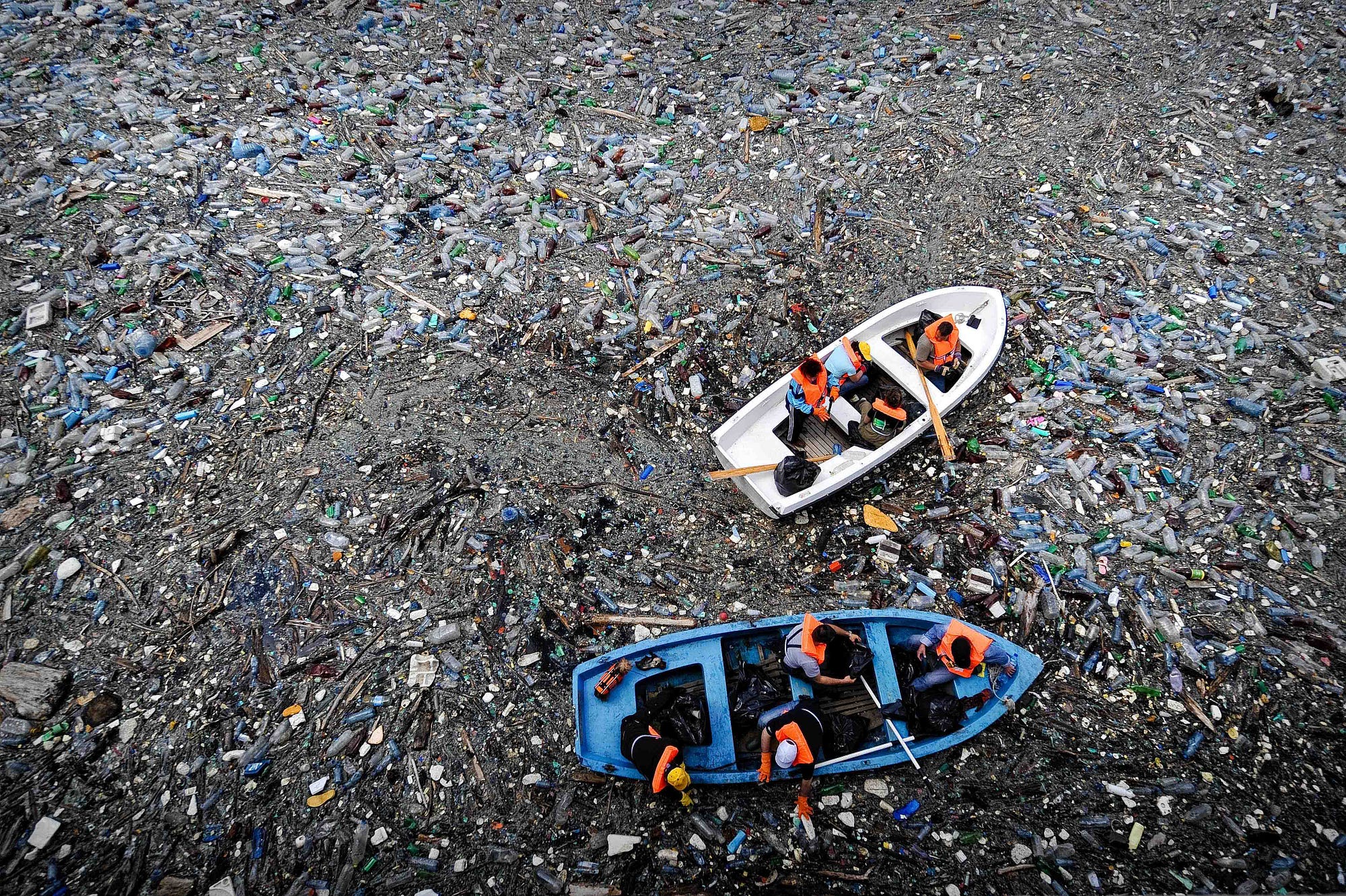 The 10 most insane images of plastic suffocating our oceans