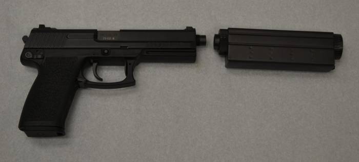 What guns do navy seals use underwater
