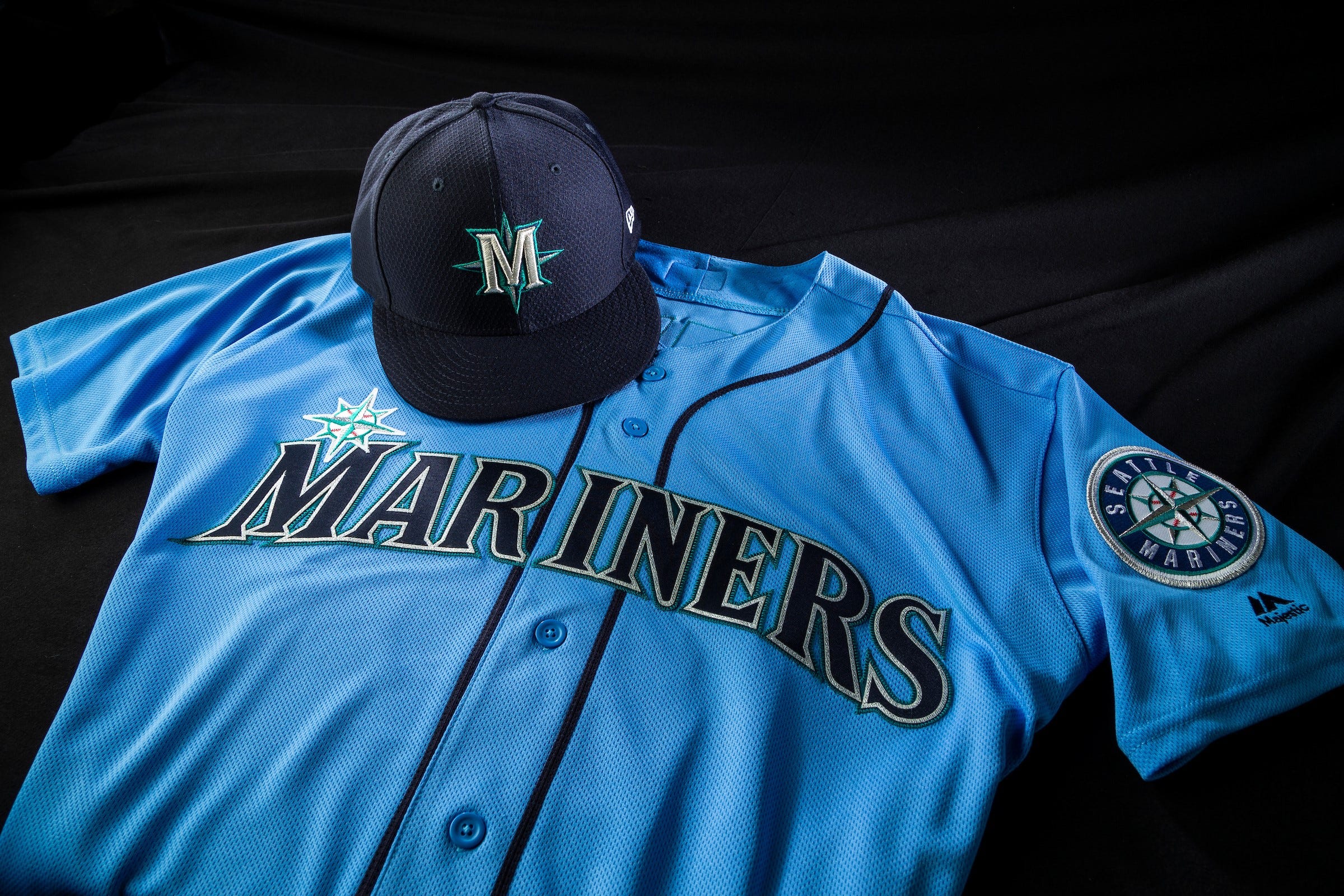 Mariners to Sport New Jersey and Cap for 2019 Spring Training