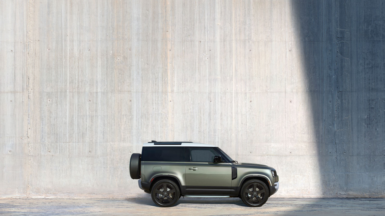 SAM WALLACE’S GUIDE TO THE LAND ROVER RANGE Land Rover New Zealand