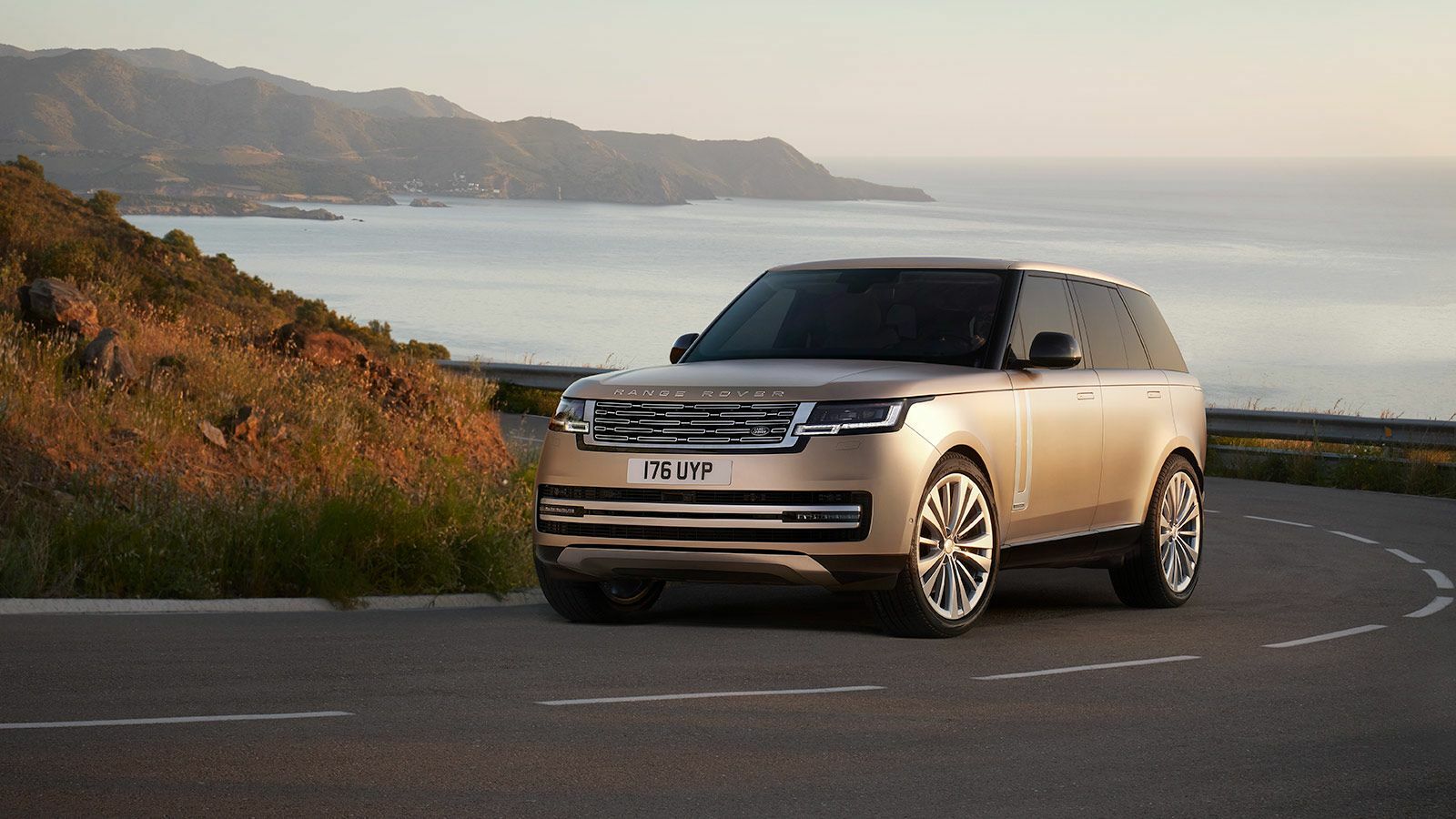 New Range Rover Luxury Performance SUV Exterior Gallery Land