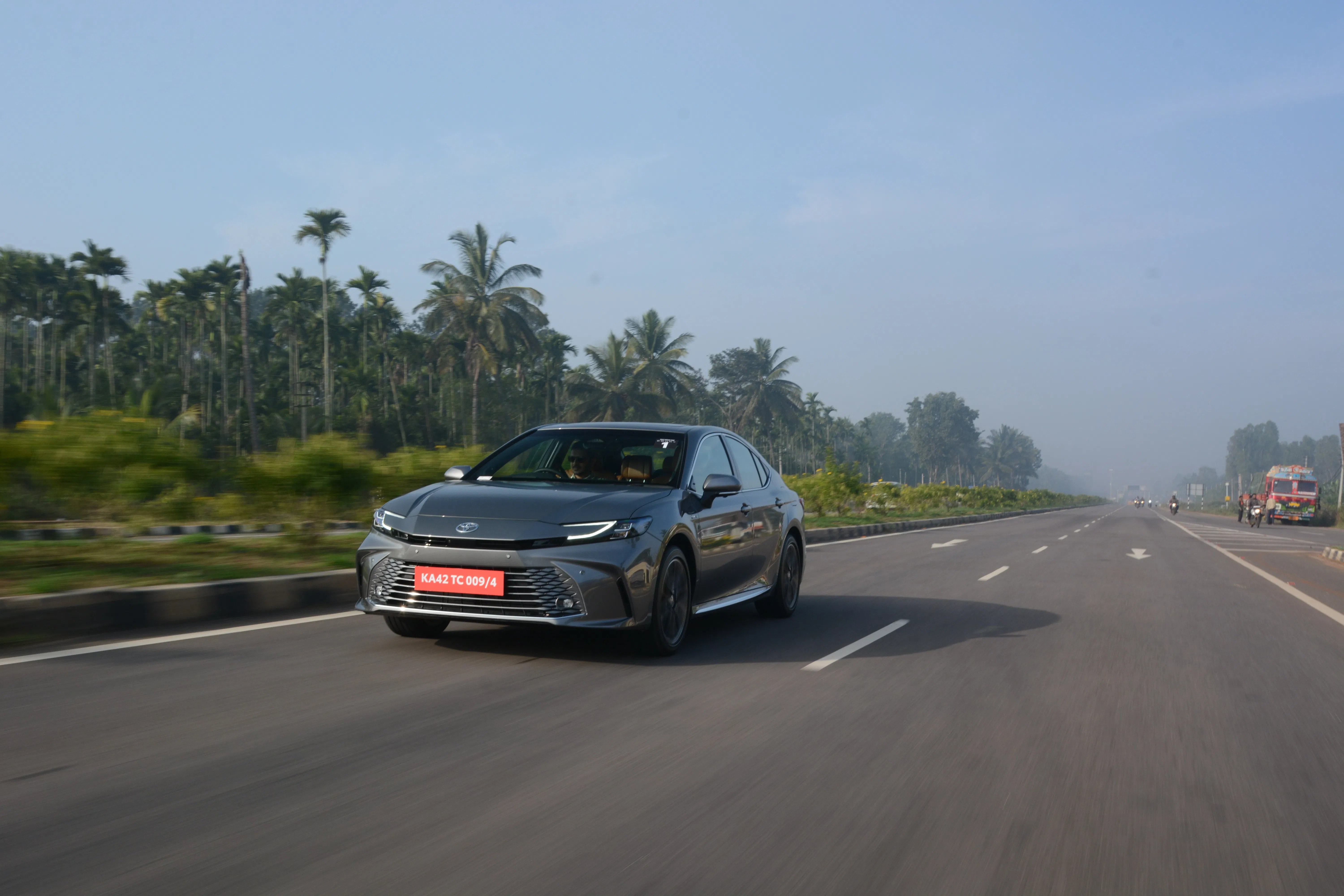 Toyota Camry Sprint Edition On-Road Price – Features, Specs & Images