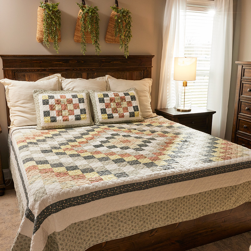 Helen Pieced Quilt King Cracker Barrel