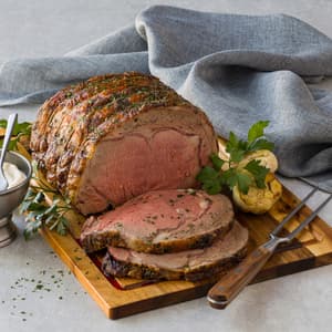 Peppered Ribeye Roast with Roasted Garlic Sauce JewelOsco