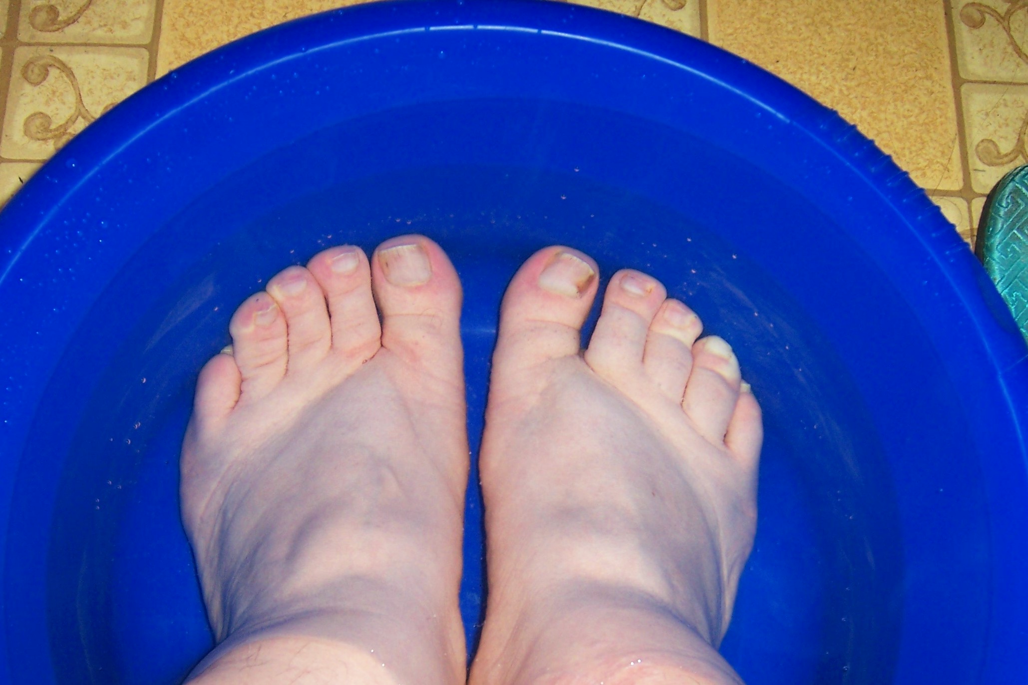 Benefits of soaking feet in epsom salt eHow UK