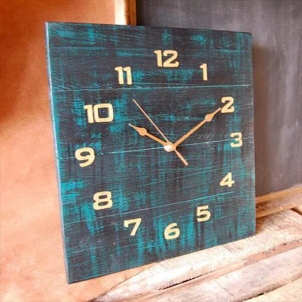 5 DIY Clocks Made From Pallets 101 Pallets