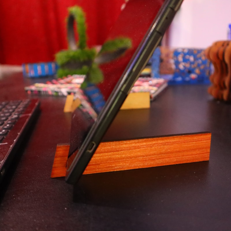 Laser Cut iPad Stand Laptop Stand DXF File Free Download 3axis.co