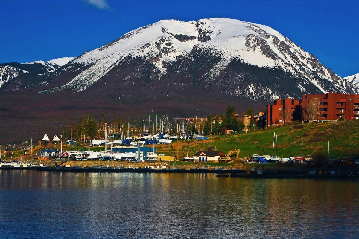 Outdoors Cruising the Dillon Reservoir By Pontoon 5280