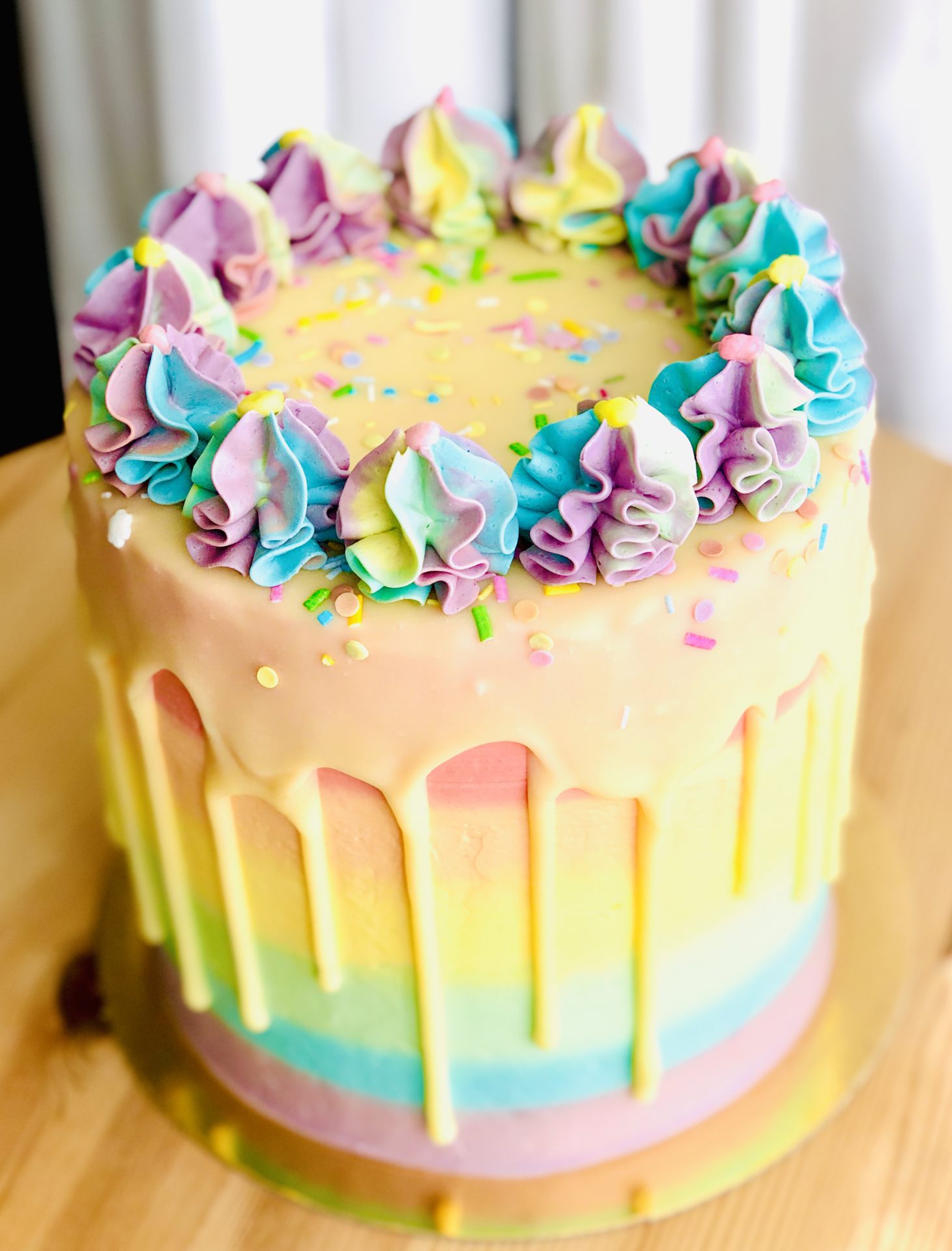 Rainbow Pinata Cake 6inches Birthday Cakes, French