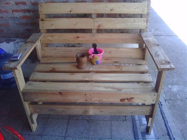 DIY Wooden Pallets Bench