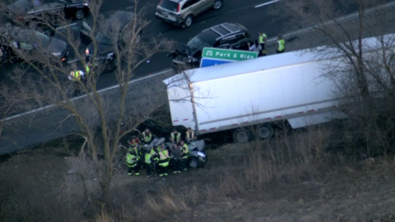 8 injured in multivehicle crash on I55 in Joliet