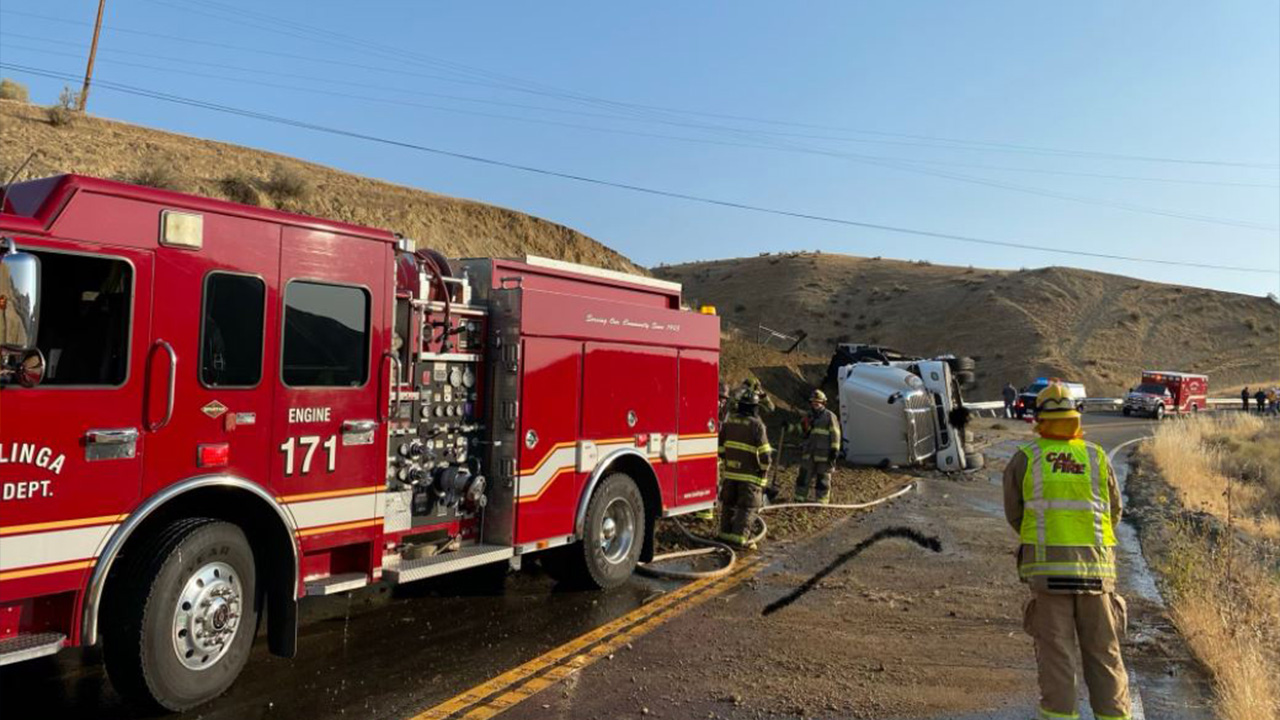 Highway 198 near Coalinga closed after semitruck hauling grapes
