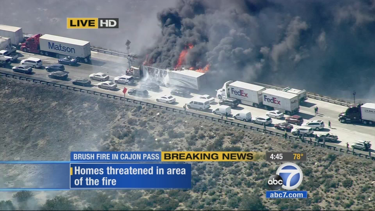 North Fire shuts down 15 Fwy, burns cars, prompts evacuations in Cajon